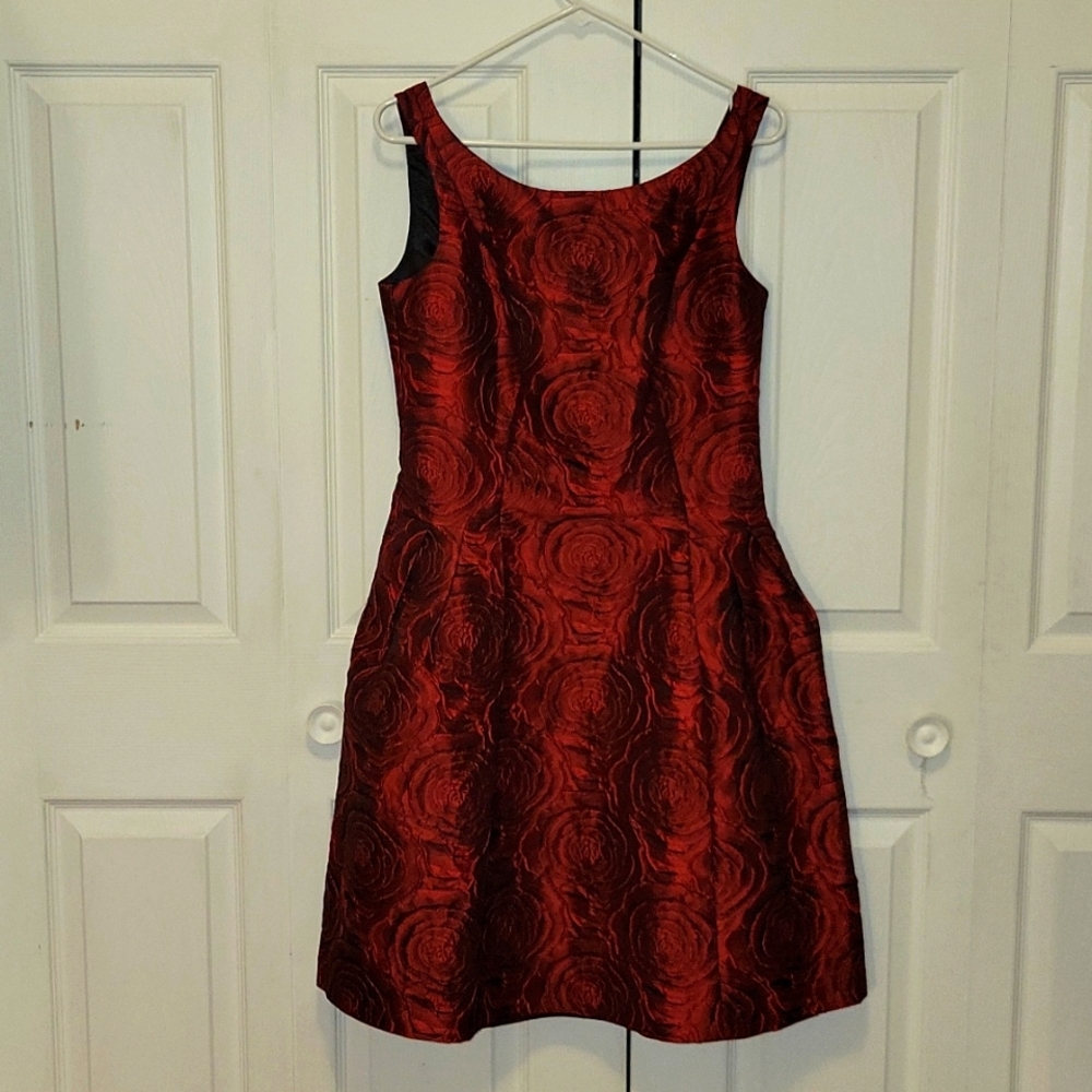 LUXE BY CARMEN MARC VALVO red sleeveless dress size 6